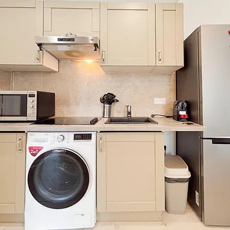 2p Pres Du Negresco Et De La - 3pers Nicea