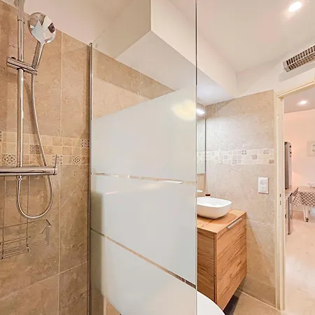 2p Pres Du Negresco Et De La - 3pers * نيس