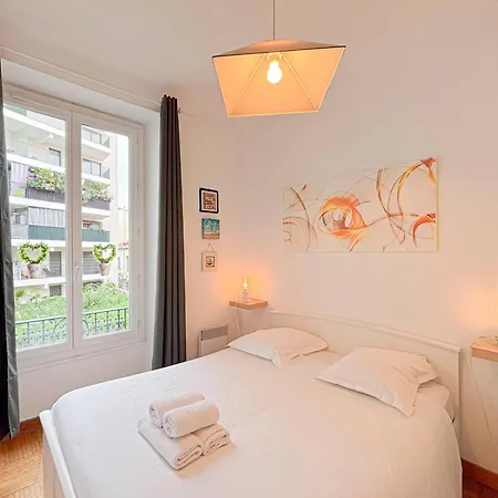 2p Pres Du Negresco Et De La - 3pers *